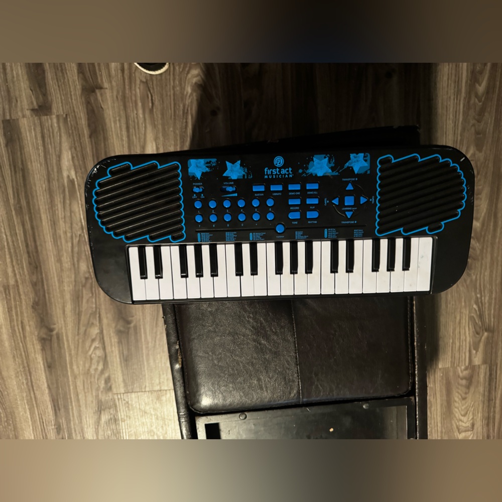 Kids First act Black and Blue keyboard
